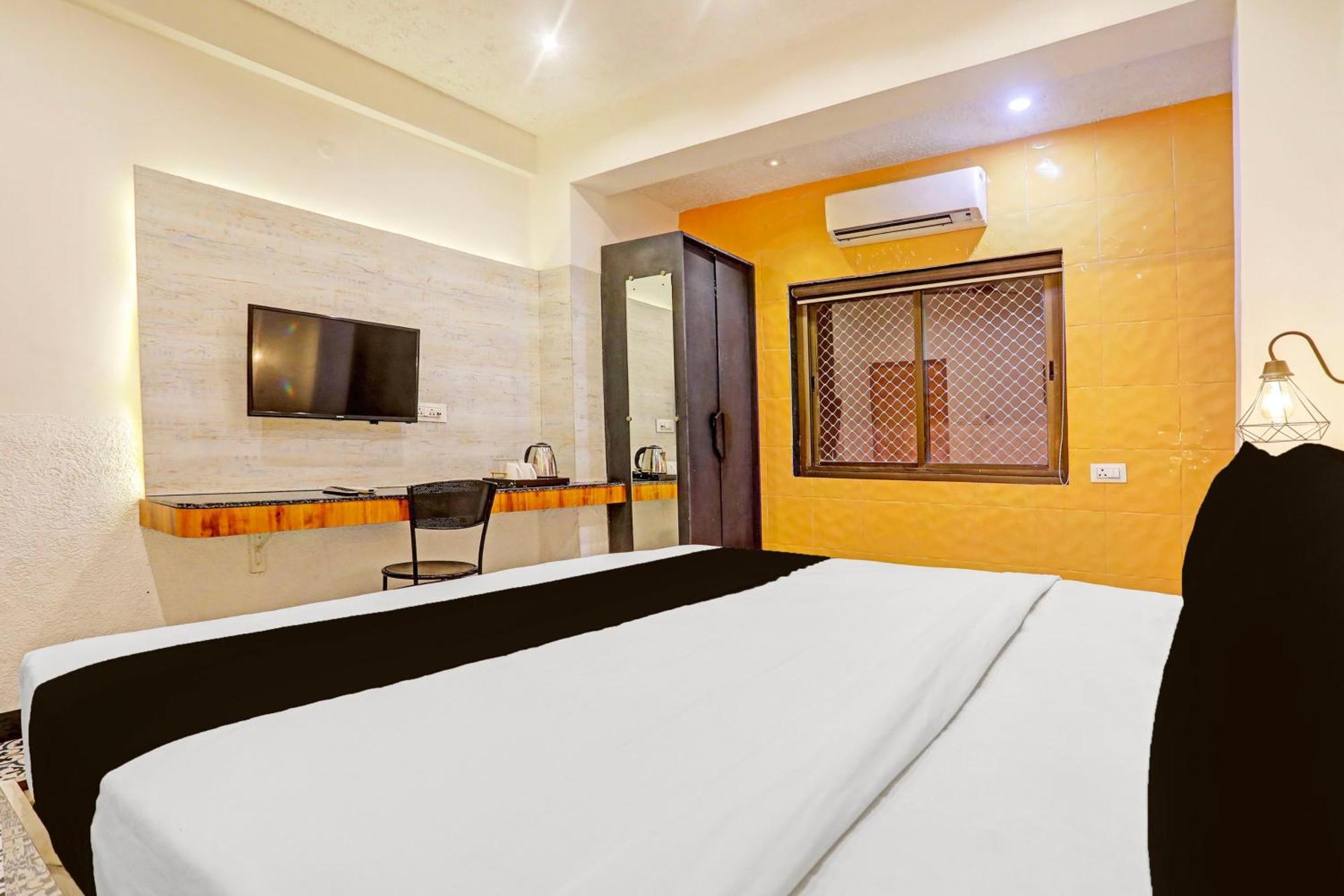 Super Townhouse Cantonment Varanasi Formerly Sarin Inn Экстерьер фото